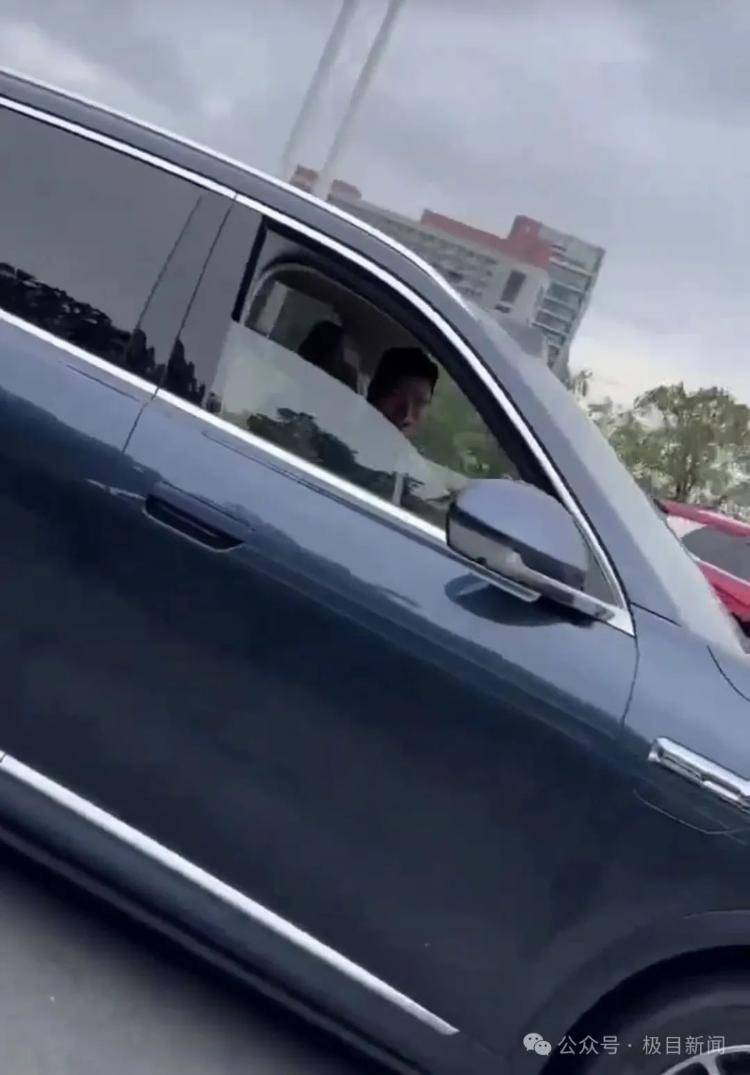刘仁娜的这个瘦身方法小编亲测有效
！是时候在假期终止之时练起来了
！